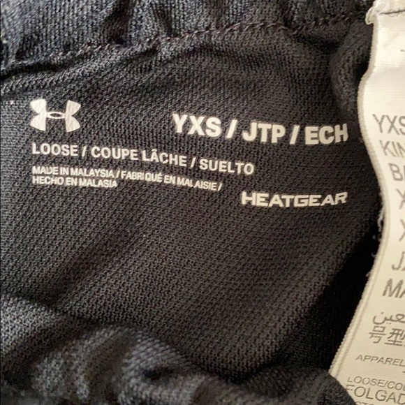 Girls Heat Gear Black Under Armour Shorts - Picture 5 of 5